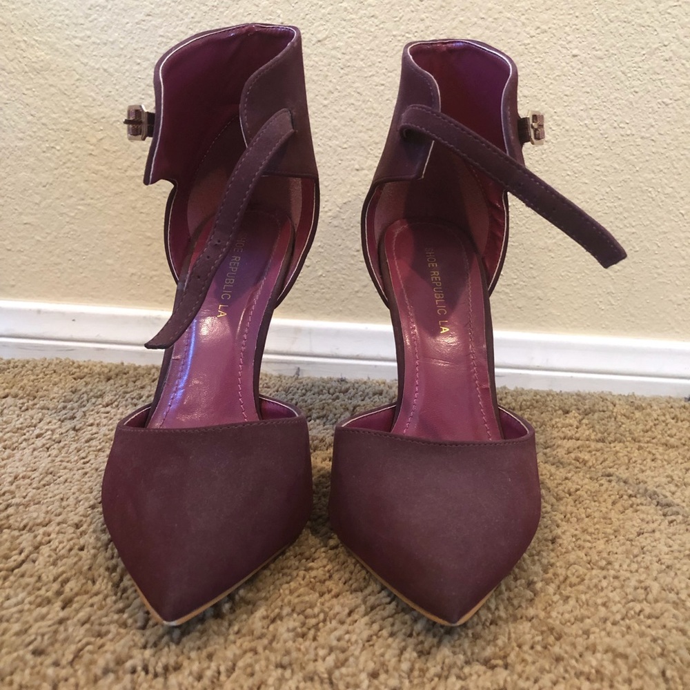 Shoe Republic LA purple pumps